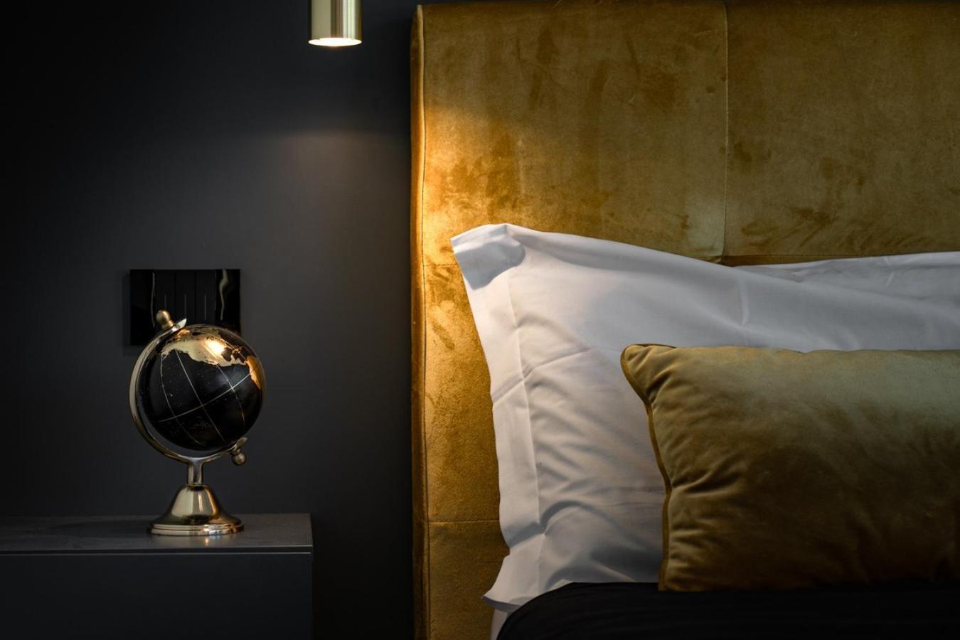 Luxury In The Jungle * Formello